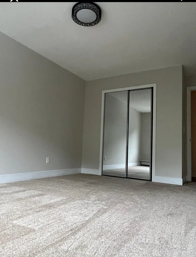 Building Photo - 379 Huse Rd