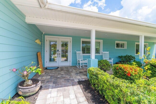Building Photo - Gorgeous views from this 3 bedroom, 2.5 ba...