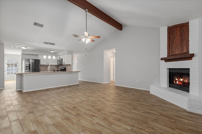 Building Photo - 20038 Crazy Horse Cir