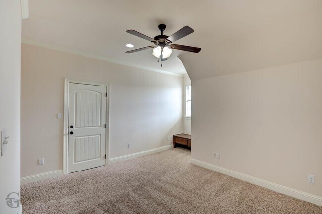 Building Photo - 520 Falling Water Cir