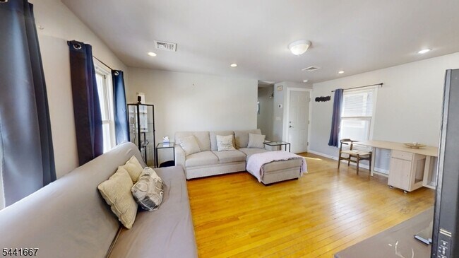 Building Photo - 408 Forest St