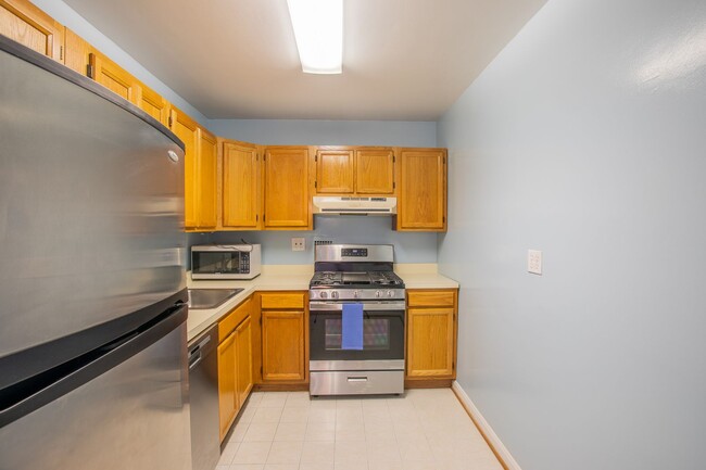 Building Photo - Lovely 1 BR/1 BA Condo in Forest Hills!