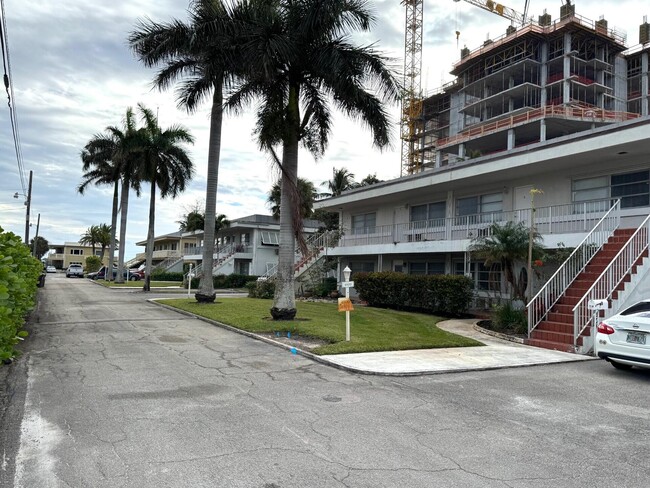 Building Photo - 4802 N Flagler Dr