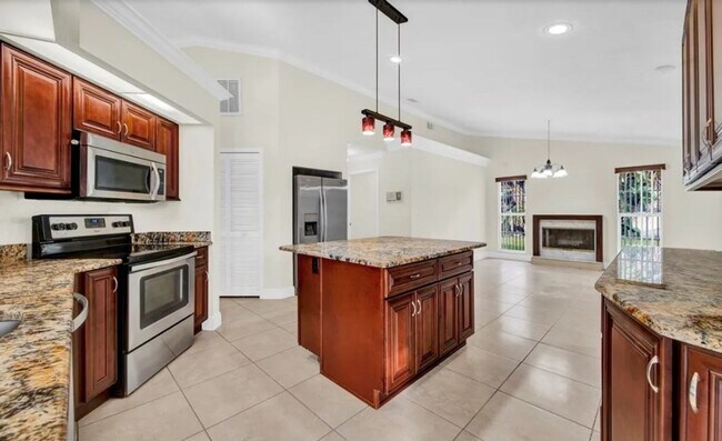 Building Photo - Stunning 3-Bedroom, 2-Bath Estate Home in ...