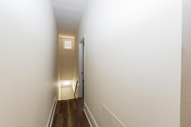 Building Photo - 1916 Eutaw Pl