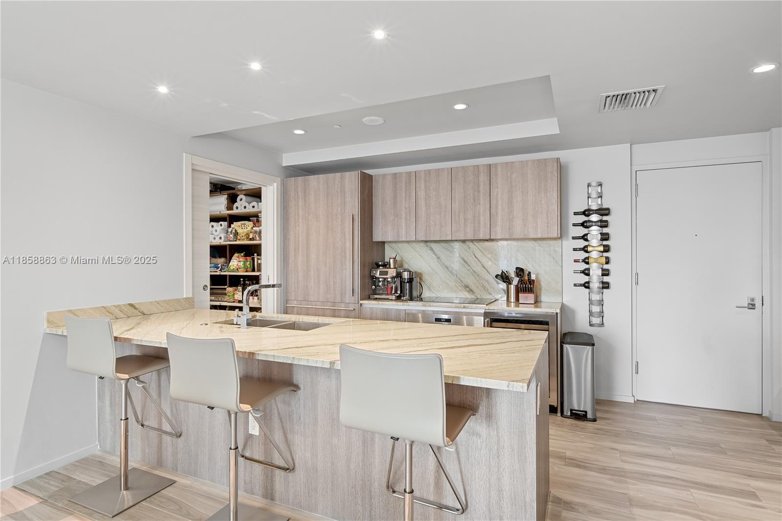 Building Photo - 801 S Miami Ave