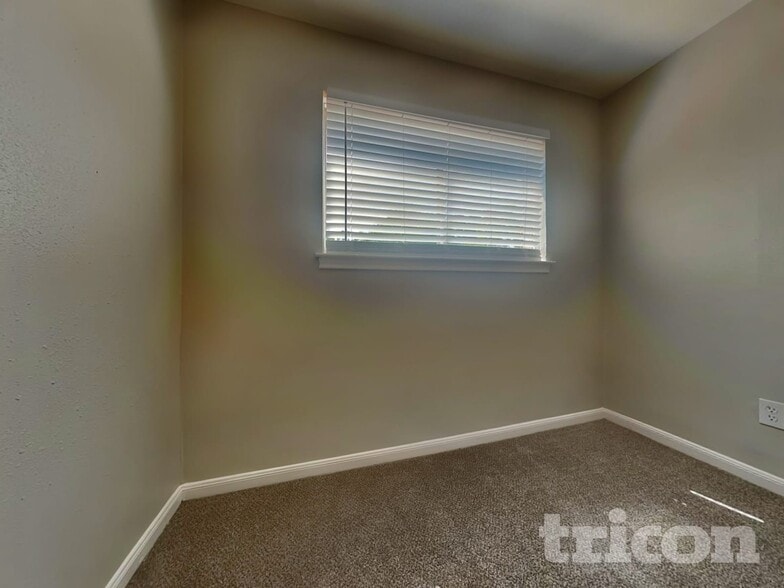 Building Photo - 5503 Jumada Cir