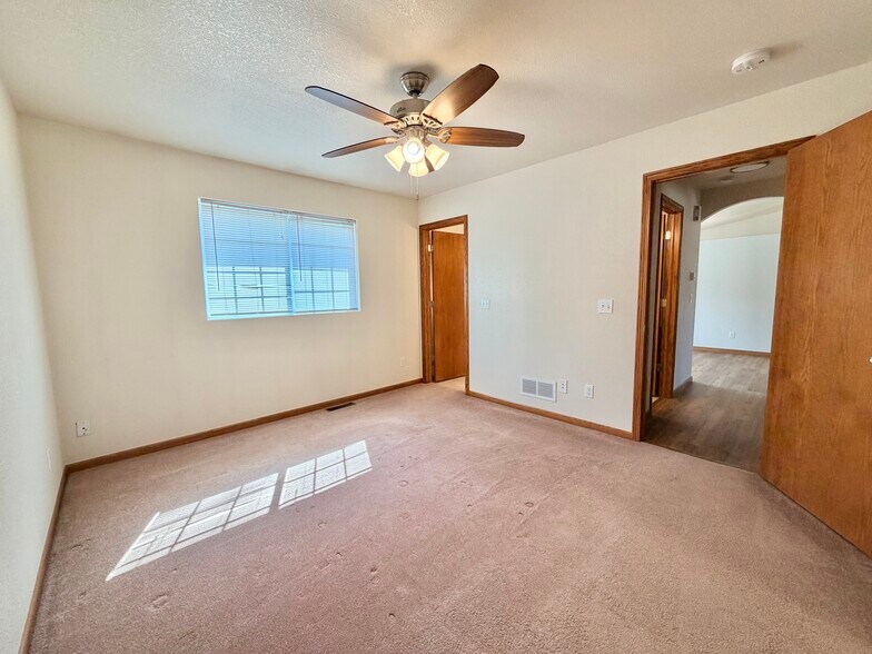 Building Photo - 275 S 21st Street Ct