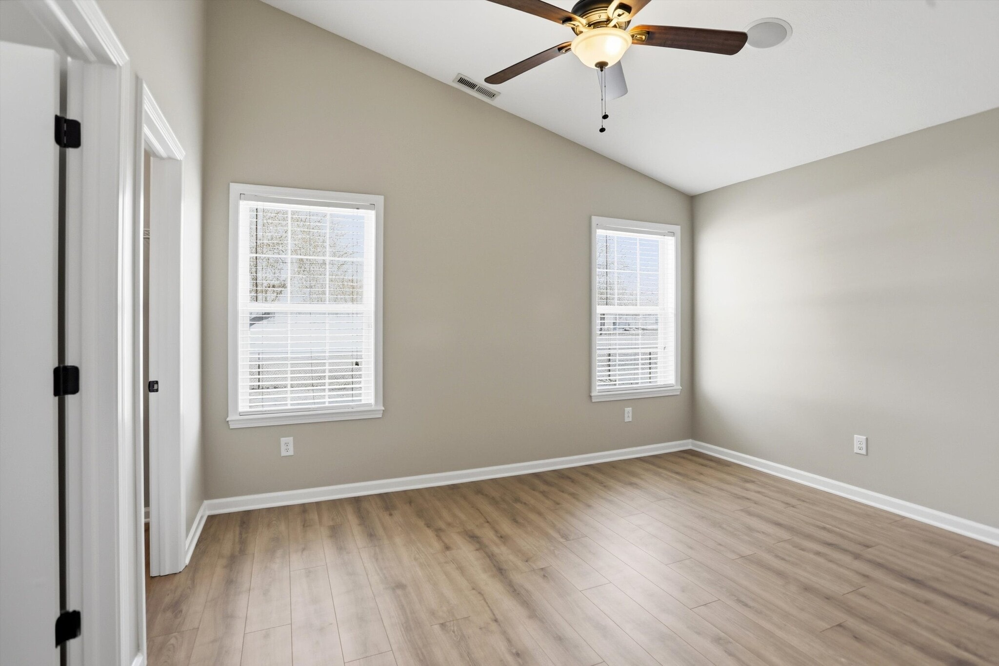 Building Photo - 5561 Wild Horse Dr