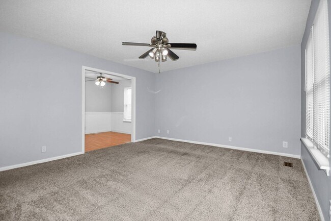 Building Photo - 706 Green Valley Ct