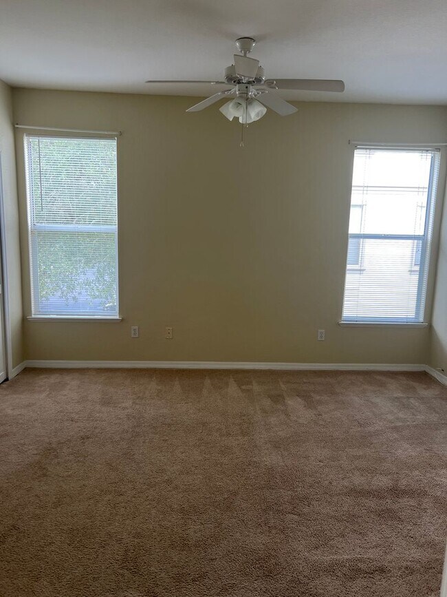 Building Photo - Maitland Area 2/2 Condo with Water View