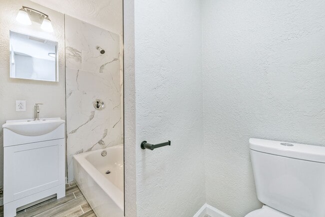 Building Photo - 4/2 Home for Lease