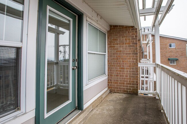 Building Photo - Charming 2 BR/2 BA Condo in Barry Farms!