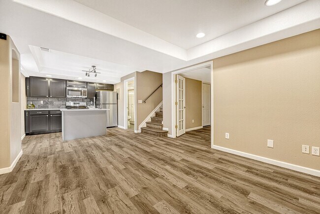 Building Photo - 1 bedroom, 1 bathroom Apartment
