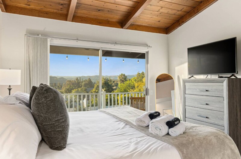 Building Photo - 321 W Kalmia St