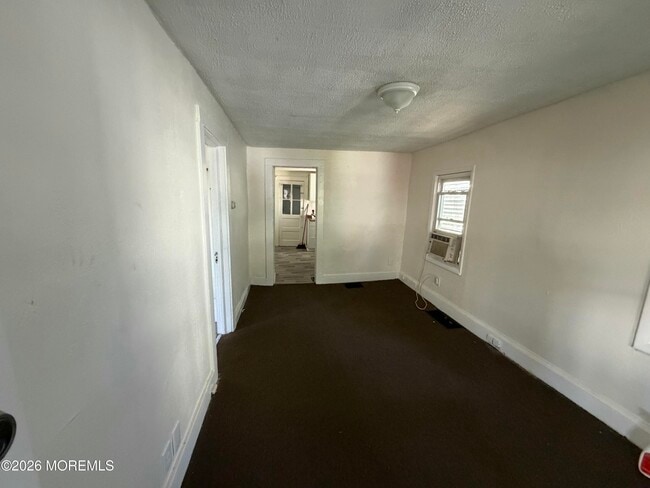 Building Photo - 405 1/2 Brinley Ave