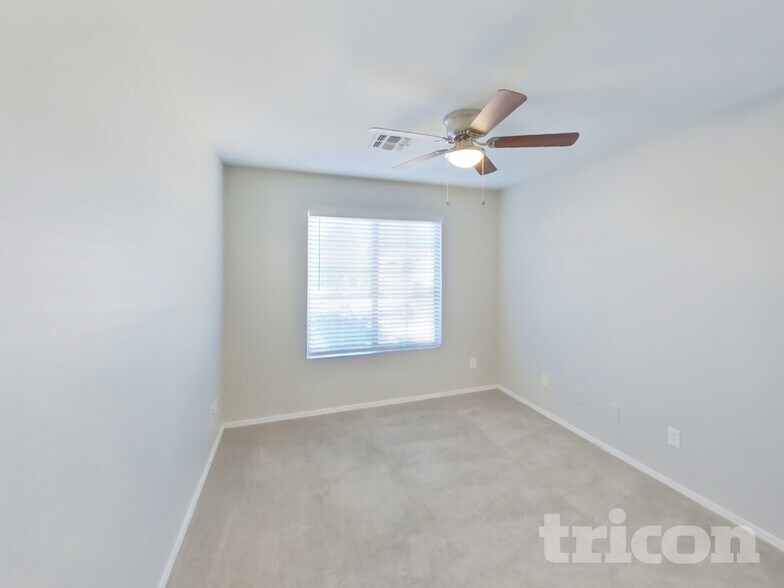 Building Photo - 10625 W Monte Vista Rd