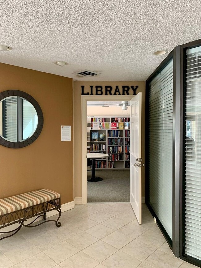 Building Photo - Condo - Coral Pointe At Harbourside with Water Views
