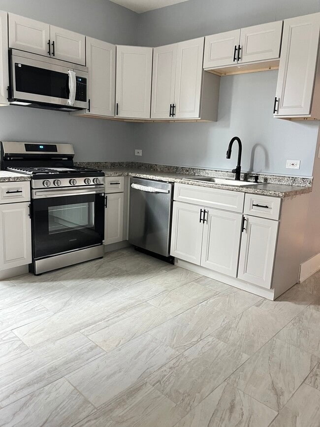 Building Photo - 3821 W Fillmore St