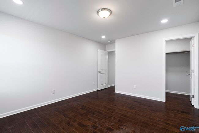 Building Photo - 279 Shubert Dr