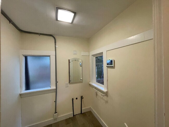 Building Photo - Elegant 4BR 2.5Bath Home with Fenced Yard & Garage Across from Seattle Prep**one month FREE rent**