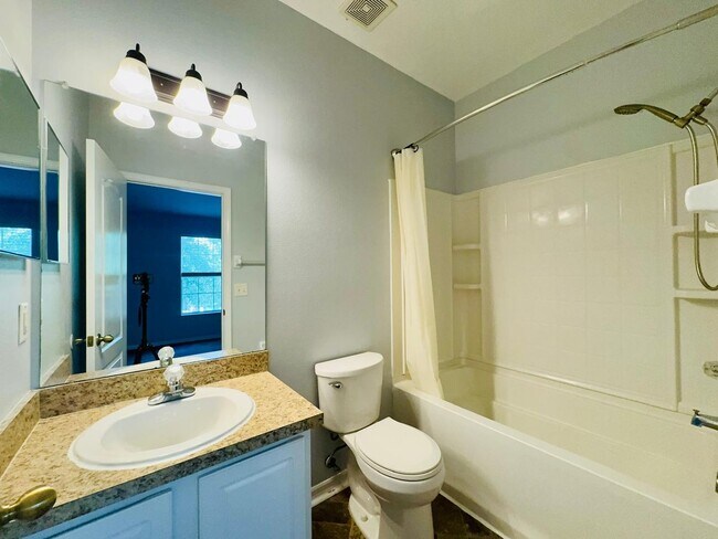 Building Photo - Spacious 2-Bedroom Townhome in Gated Fishh...