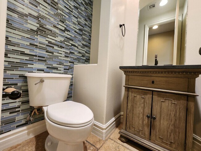 Building Photo - Beautifully Upgraded Southern Highlands Ga...