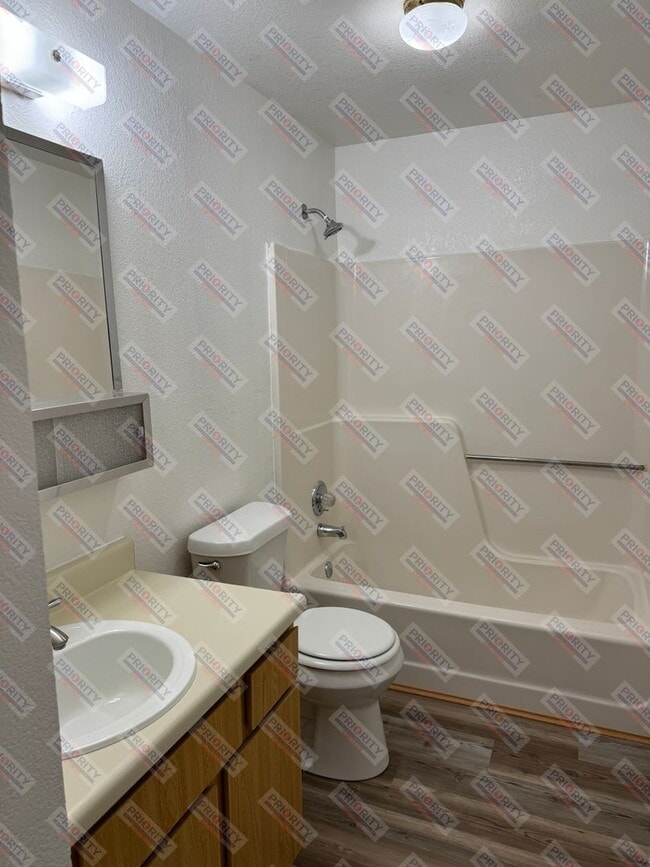 Building Photo - 3 bedroom, 2.5 bath 1,256 sqft Townhouse