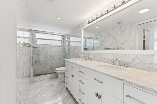 Building Photo - 3580 S Ocean Blvd