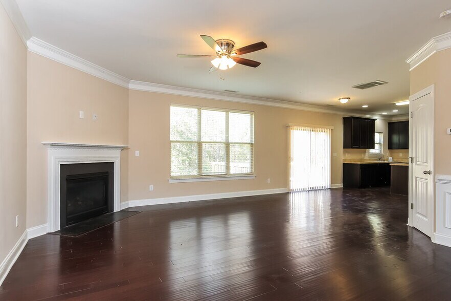 Building Photo - 213 Willow Weald Ct