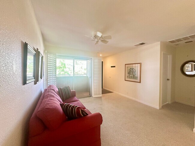 Building Photo - AVAILABLE NOW! 1 Bed 1 Bath Apartment in P...