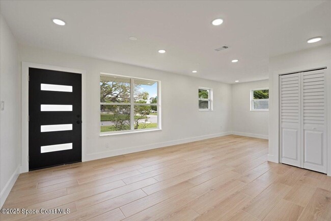 Building Photo - 301 W Rutgers St