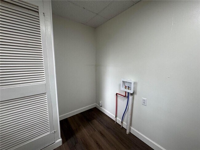 Building Photo - 2855 Gill Rd