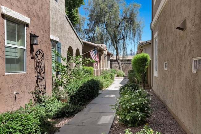 Building Photo - 10132 E Isleta Ave