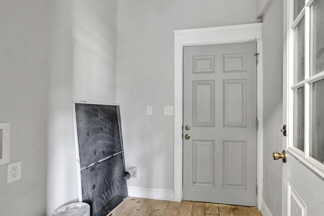 Building Photo - 1117 E 11th St