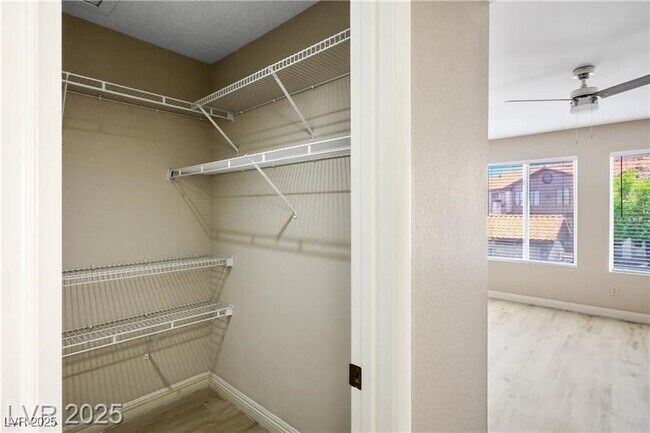 Building Photo - 1575 W Warm Springs Rd