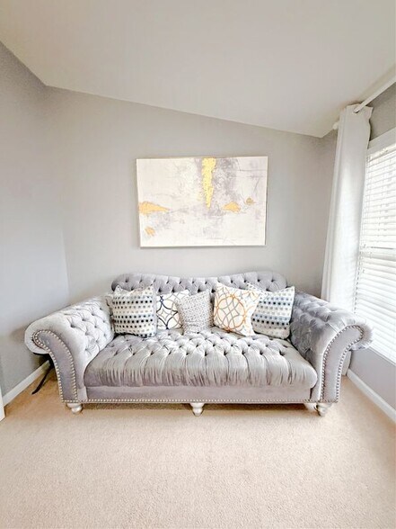 Building Photo - 2708 Beynon Ln NE