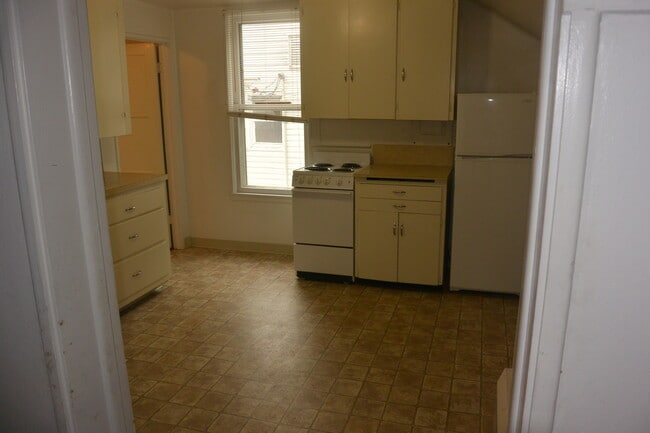 Building Photo - 401 E 28th St