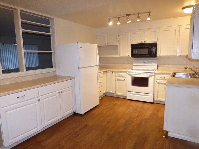 Building Photo - 3 bed 1 bath House