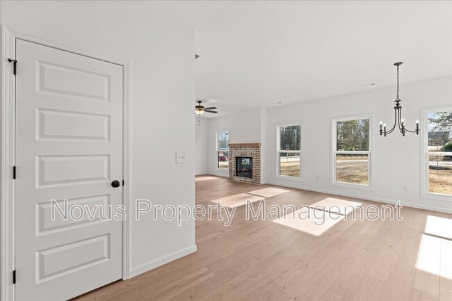 Building Photo - 105 Carroll Cir