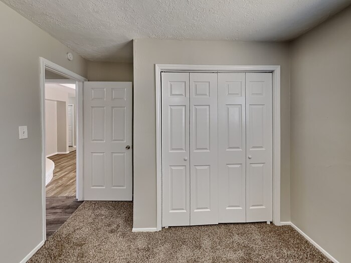 Building Photo - 809 Lochmoor Ln