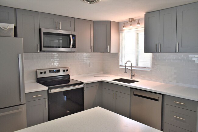 Building Photo - Updated Annual 2/1 on Overbrook Rd