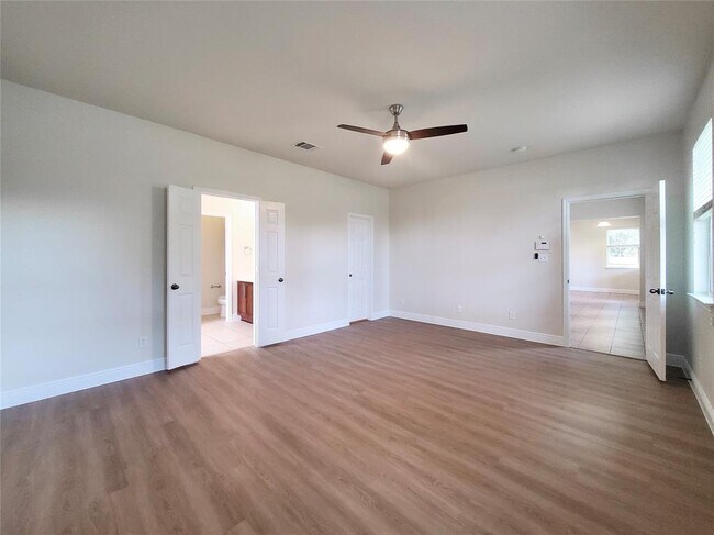 Building Photo - 14829 Fernhill Dr