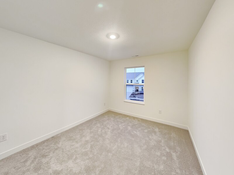 Building Photo - 758 Felix Dr