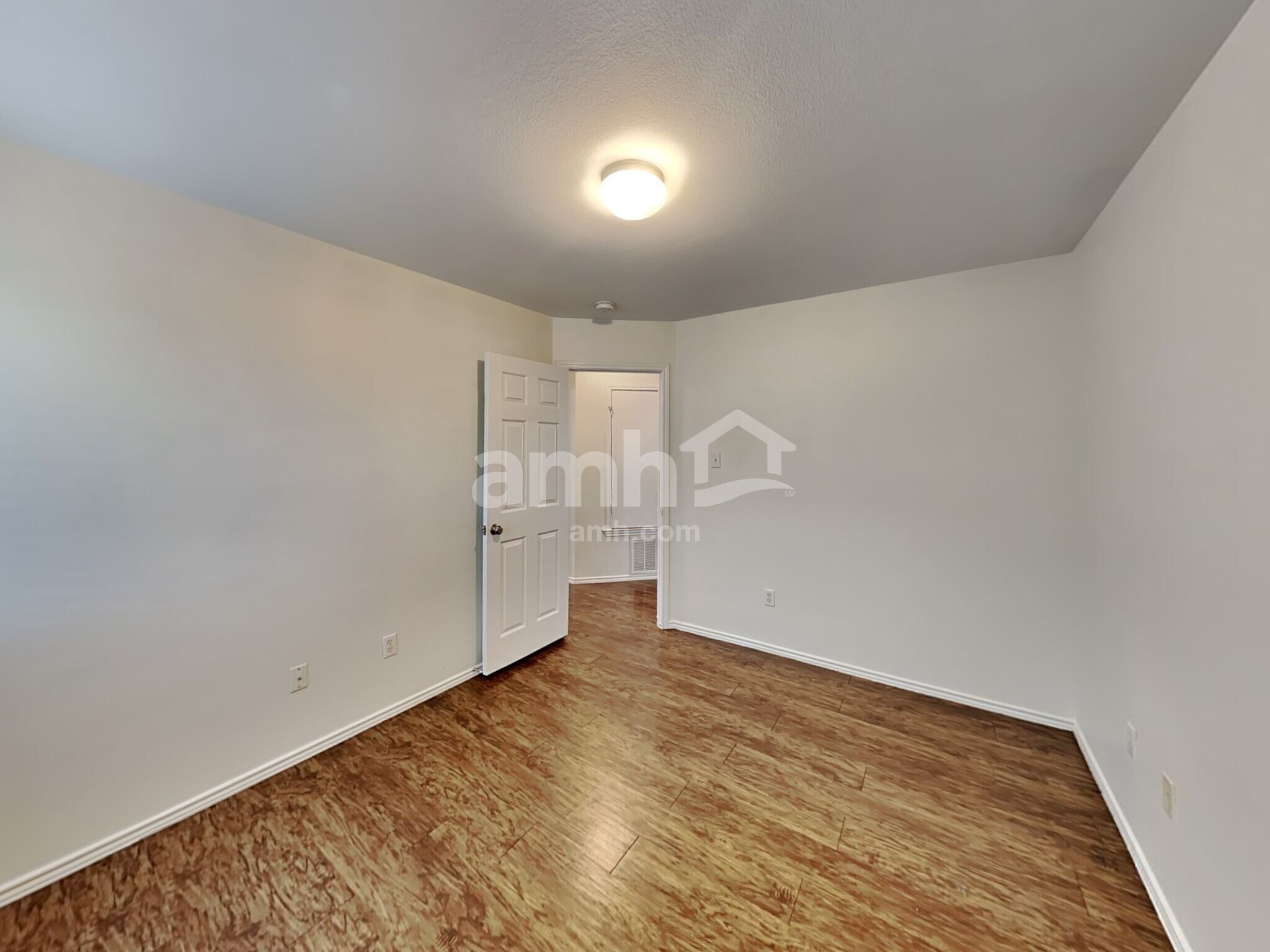 Building Photo - 2848 Deerfern Ln