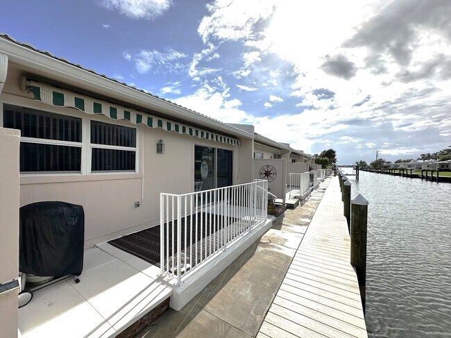 Building Photo - 907A Gibbs Rd