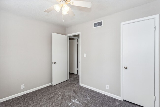 Building Photo - Remodeled 3 bedroom 1 bathroom for rent!