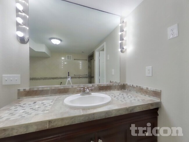 Building Photo - 1952 S Tennyson St