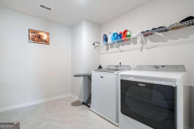Building Photo - 5911 Green Ash Ct