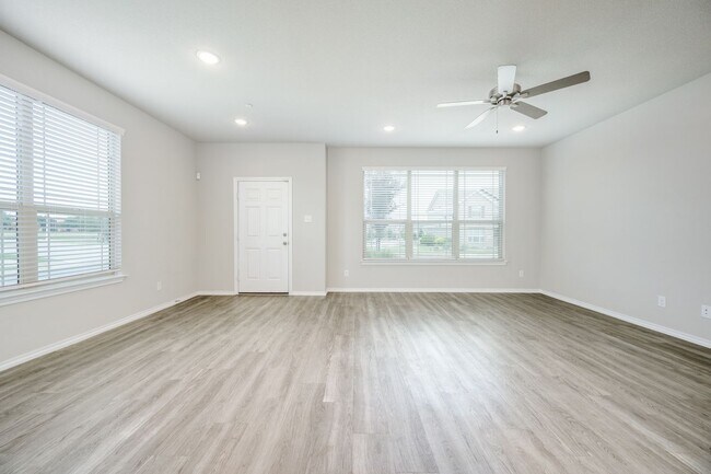 Building Photo - 3537 Brentwood Dr